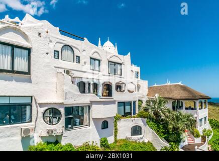 Das berühmte Casapueblo, die weiß getünchten Zement- und Stuckgebäude in der Nähe der Stadt Punta Del Este, Uruguay, 28. Januar 2019 Stockfoto