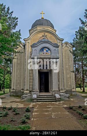 Becej, Kapelle des heiligen Georg im Schloss Fantast, Serbien 19. Mai 2020. Blick und Eingang zur Kapelle im Hof des Schlosses. Stockfoto