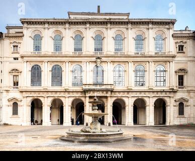 Der Palazzo Barberini ist ein Palast aus dem 17. Jahrhundert in Rom, in dem sich die Galleria Nazionale d'Arte Antica - Rome, Italien befindet Stockfoto