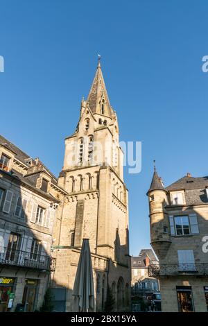 Brive-la-Gaillarde, Frankreich 30. dezember 2019 - Collégiale Saint-Martin (Stiftskirche Saint-Martin) im Zentrum von Brive ion Winter Stockfoto