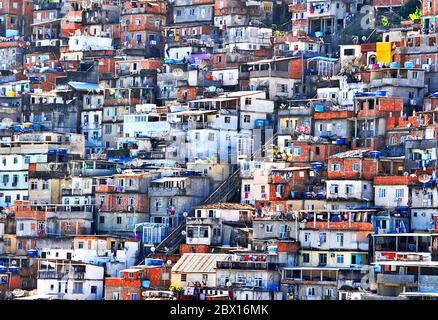 Favela oberhalb von Copacabana, Rio de Janeiro, Brasilien Stockfoto