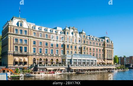 Amsterdam, 7. Mai 2018 - das berühmte 5-Sterne Amstelhotel an der Amstel im Sommer Stockfoto