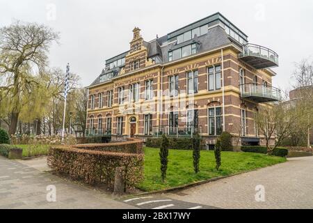 Leeuwarden, Niederlande, april 14 2018, Old Diaconessenhuis in der Mitte der Stadt Stockfoto