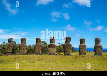 Die berühmten Rapa Nui Statuen auf der östlichen Insel im Pazifischen Ozean Stockfoto