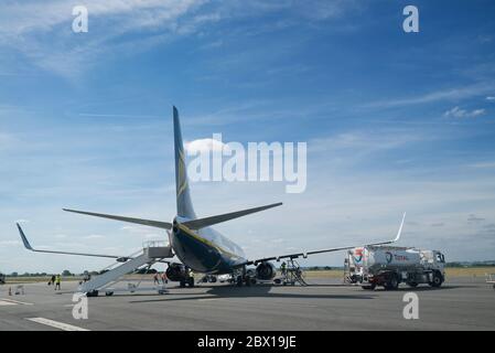 Ryanair Boeing 737-800 am Flughafen Bergerac in Südfrankreich Stockfoto