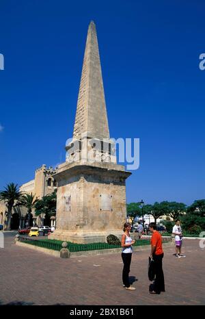 Ciutadella, Obelisk am Placa d es Born, Baleareninsel Menorca, Spanien, Europa Stockfoto