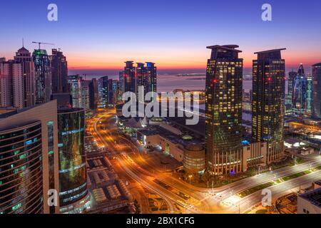 Wunderschöne Stadtansicht der West Bay Gegend. Marriott Marques Hotel Doha Stockfoto