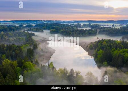 Mooshamerteich im Spatenbraeufilz, Moorland bei Egling, Tölzer Land, Drohnenschuss, Oberbayern, Bayern, Deutschland Stockfoto