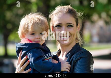 Mutter, Sohn, 18 Monate, Baden-Württemberg, Deutschland Stockfoto