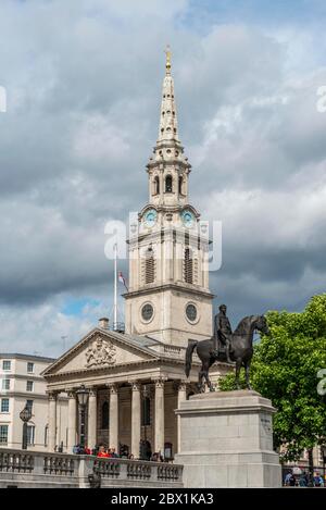 Trafalgar Square, Statue von König George IV, Kirche von St. Martin-in-the-Fields, London, England, Großbritannien Stockfoto