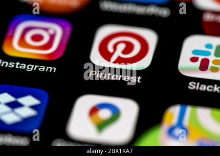 Instagram und Pinterest App, App-Symbole auf einem Handy-Display, iPhone, Smartphone, Nahaufnahme Stockfoto