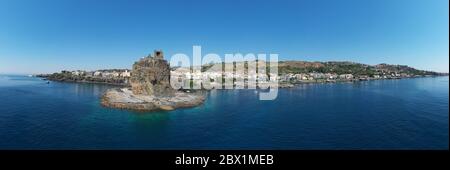 Acicastello Meer in Panorama-Sommer-Blick Stockfoto