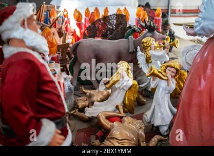 Eggenstein Leopoldshafen, Deutschland. Mai 2020. Auf dem Gelände des Schaustellers Willy Krusig befinden sich Requisiten für den Weihnachtsmarkt. Quelle: Uli Deck/dpa/Alamy Live News Stockfoto