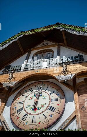 Eggenstein Leopoldshafen, Deutschland. Mai 2020. Das Haus 'zum alten Kuckuck' ist auf dem Gelände des Schaustellers Willy Krusig erbaut. Quelle: Uli Deck/dpa/Alamy Live News Stockfoto