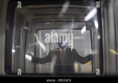 Washington, Vereinigte Staaten Von Amerika. Juni 2020. Der US-Senator Jack Reed (Demokrat von Rhode Island) fährt am Donnerstag, den 4. Juni 2020, in der Senatsbahn auf dem Capitol Hill in Washington, District of Columbia. Kredit: Ting Shen/CNP Kredit: dpa/Alamy Live News Stockfoto