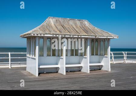 Schutzhütte am Cromer Pier Stockfoto