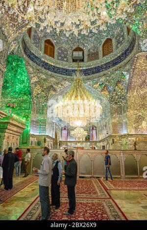 Aramgah-e Shah-e Cheragh Schrein in Shiraz, Iran. Sayyed mir Ahmad, einer von Imam Rezas 17 Brüdern, wurde auf dieser Jagd vom Kalifat getötet Stockfoto