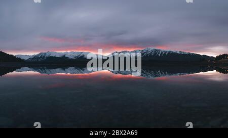 Unglaublicher Sonnenaufgang Am Lake Tekapo, Südalpen, Neuseeland Stockfoto