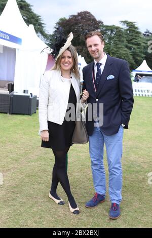 Der Salon Privé feiert 2015 sein 10-jähriges Bestehen mit der heutigen Ankündigung, in den prächtigen Blenheim Palace zu ziehen, und unterstreicht damit seine Position als die prestigeträchtigste Automobilveranstaltung Großbritanniens. Aufbauend auf den Errungenschaften eines bemerkenswerten Jahrzehnts, das die Etablierung des Concours d’Elégance als eines der drei renommiertesten Oldtimer-Events der Welt umfasst, bietet der Umzug nach Blenheim Palace einen Ort, der perfekt auf den Reiz und den Ruf des Salon Privé abgestimmt ist. Salon Privé wird auch weiterhin seine etablierte Datumsgrenze Anfang September beibehalten. Stockfoto