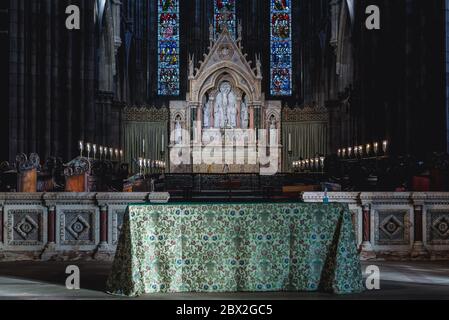 Hochaltar der römisch-katholischen St. Mary Metropolitan Cathedral in New Town of Edinburgh, Hauptstadt von Schottland, Großbritannien Stockfoto