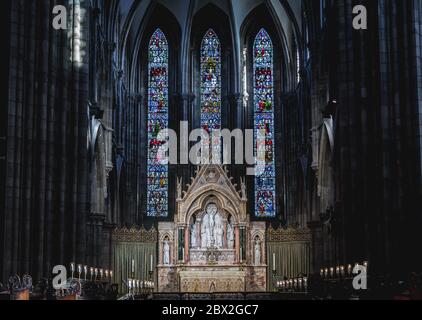 Hochaltar der römisch-katholischen St. Mary Metropolitan Cathedral in New Town of Edinburgh, Hauptstadt von Schottland, Großbritannien Stockfoto