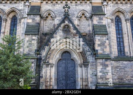 Seitenansicht der Cathedral Church of Saint Mary the Virgin of Scottish Episcopal Church in Edinburgh, Hauptstadt von Schottland, Teil von Großbritannien Stockfoto