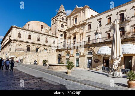 Italien, Sizilien, Noto, spätbarocke Stadt des Val di Noto als Weltkulturerbe der UNESCO, Immacolata Platz, San Francisco alle Immacolata Kirche und Santissimo Salvatore Kloster Stockfoto