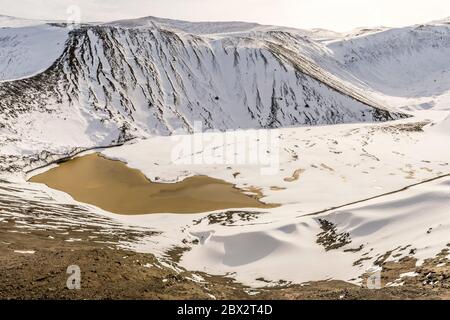 Antarktis, Südliche Ozeane, Inselgruppe der Südshetland Inseln, Deception Island, gewaltige Subduktionsvulkan noch aktiv, seine 12 km Durchmesser Caldera Höhepunkt bei 576 m zusammengebrochen, untergetaucht durch den Südsee, der seinen Punkteintritt durch die Forges of Neptune (oder buchstäblich aus dem englischen Soufflet de Neptune) fand, Ein schmaler Pass von 230 m Breite, Erkundung von Telefonbucht Stockfoto