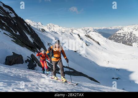 Frankreich, Savoie (73), Tarentaise, La Rosière, Haute-Tarentaise-Tal, Wanderer Skitouren zum Col de la Sassière (2841 m) von der Hütte Ruitor (2038 m) Stockfoto