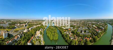 Frankreich, Val de Marne, Bry sur Marne, Ile du Moulin (Isle of Love) an der Marne, rechts die Stadt Perreux sur Marne (Luftaufnahme) Stockfoto