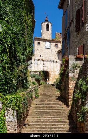 Frankreich, Tarn, Cordes sur Ciel, mittelalterliches Dorf auf dem Puech de Mordagne, Porte de l'Horloge (Uhrtor) gebaut Stockfoto