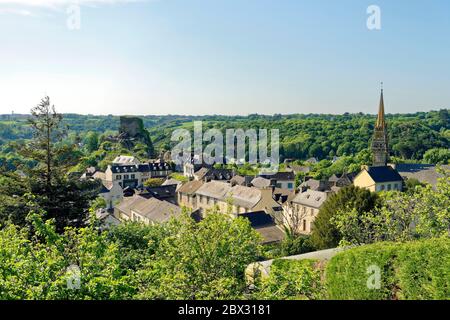 Frankreich, Finistere, Landerneau Daoulas Country, La Roche Maurice mit Burgruinen und der Kirche Saint Yves Stockfoto