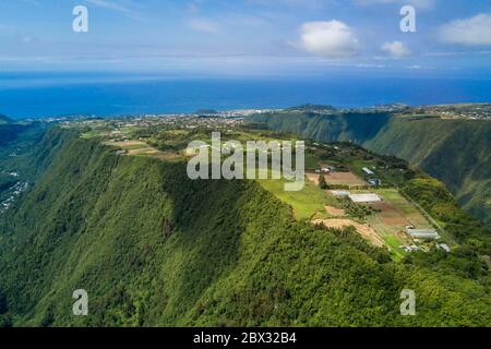 Frankreich, Réunion (französische Überseeabteilung), Saint Joseph, Grand-Coude, Hochebene zwischen dem Remparts-Fluss im Westen (rechts) und dem Langevin-Fluss im Osten (links) (Luftaufnahme) Stockfoto