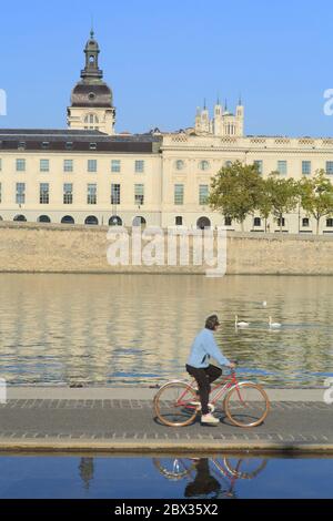 Frankreich, Rhone, Lyon, UNESCO-Weltkulturerbe, Blick vom Quai Victor Augagneur mit im Hintergrund Rhone und Grand Hotel Dieu Stockfoto