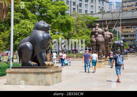 Kolumbien, Antioquia Department, Medellin, Botero Place, Skulpturen Gato, Eva, Adan und Caballo von Fernando Botero Stockfoto