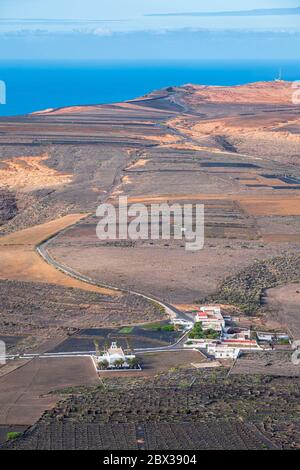 Spanien, Kanarische Inseln, Lanzarote Insel, Panorama vom Gipfel des Corona Vulkans (oder Montana Corona), Blick über Ye Dorf Stockfoto