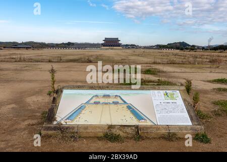 Nara / Japan - 10. Dezember 2017: Touristische Informationskarte des Heijo Palastes, der alten kaiserlichen Residenz und des Verwaltungszentrums von Japan in der Nara p Stockfoto