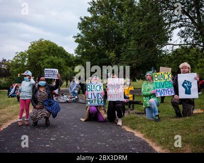 Juni 2020. Rochester, Kent. Vereinigtes Königreich. Unterstützer der Gruppe Black Lives Matter nehmen an einem friedlichen Protest in Rochester, Kent, Teil. Stockfoto
