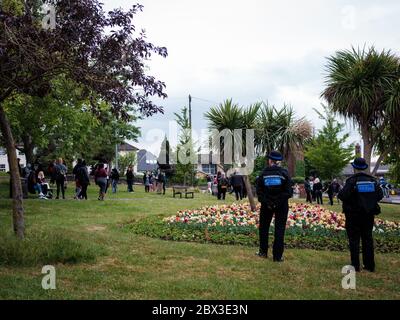 Juni 2020. Rochester, Kent. Vereinigtes Königreich. Die Polizei wacht über einen friedlichen Protest gegen Black Lives Matter in Rochester, England Stockfoto