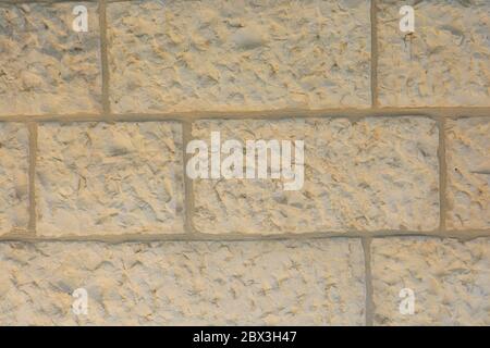 Eine moderne Ziegelmauer in der Stadt Jerusalem, Israel. Stockfoto