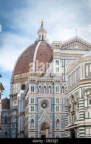 Kathedrale Santa Maria del Fiore, Glockenturm von Giotto und Baptisterium auf der Piazza San Giovanni in Florenz. Toskana, Italien Stockfoto