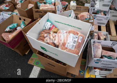 High Springs Mobile Pantry ist eine Lebensmittelbank, die mit "Brot der Mächtigen" arbeitet, um Nahrung an Bedürftige in High Springs, Florida, zu verteilen. Stockfoto