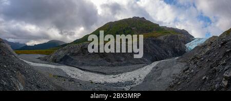 Ausfahrt Glacier und Ausfahrt Creek Panorama im Kenai Fjords National Park im September 2019 in der Nähe von Seward, Alaska AK, USA. Stockfoto