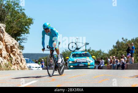 Col du Serre de Tourre, Frankreich - Juli 15,2016: Der spanische Radler Luis Leon Sanchez vom Astana Team fährt während einer Einzelzeitfahrphase in der ARD Stockfoto