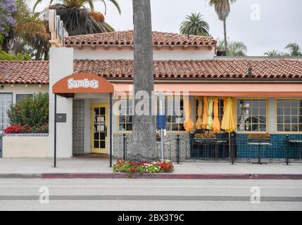 Santa Barbara, Kalifornien, USA. Juni 2020. Das erste und letzte verbliebene Sambo's Restaurant kündigte an, dass es seinen Namen ändern und sich neu benennen will, nachdem es diese Woche wegen der rassistischen Implikationen seines Namens erneut unter Beschuss geraten war. Das Restaurant wurde 1957 in Santa Barbara von Sam Battistone Sr. Und Newell Bohnet gegründet, die Buchstaben ihres vor- und Nachnamens zusammenlegten, um den Namen des Restaurants zu erfinden. In seiner Blütezeit hatte Sambo's 1,117 Standorte in 47 Bundesstaaten. Kredit: PJ Heller/ZUMA Wire/Alamy Live News Stockfoto