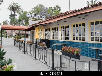 Santa Barbara, Kalifornien, USA. Juni 2020. Das erste und letzte verbliebene Sambo's Restaurant kündigte an, dass es seinen Namen ändern und sich neu benennen will, nachdem es diese Woche wegen der rassistischen Implikationen seines Namens erneut unter Beschuss geraten war. Das Restaurant wurde 1957 in Santa Barbara von Sam Battistone Sr. Und Newell Bohnet gegründet, die Buchstaben ihres vor- und Nachnamens zusammenlegten, um den Namen des Restaurants zu erfinden. In seiner Blütezeit hatte Sambo's 1,117 Standorte in 47 Bundesstaaten. Kredit: PJ Heller/ZUMA Wire/Alamy Live News Stockfoto