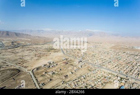 Trockenes Land wurde für Wohngebiete in Kabul Afghanistan genutzt Stockfoto