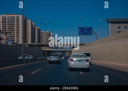 Ein Blick auf Saudi-Gebäude und Häuser auf den Straßen Jeddah Saudi-Arabien 2020 Stockfoto