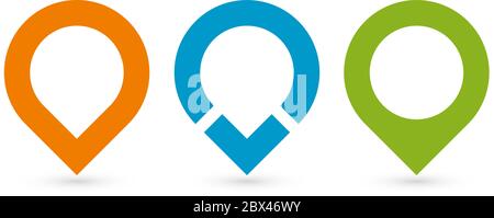 Set von drei ursprünglichen Kartenzeigern - Navigationsstifte. Einfache flache Vektorobjekte in orange, blau und grün. Stock Vektor
