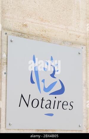 Bordeaux , Aquitaine / Frankreich - 06 01 2020 : Notar französisch Zeichen Logo im Baubüro Stockfoto